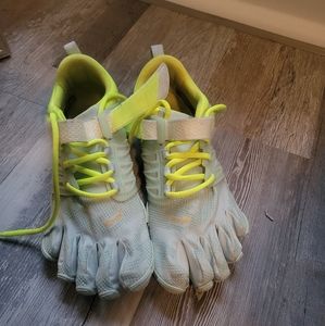 Vibram V-train five finger training shoes.